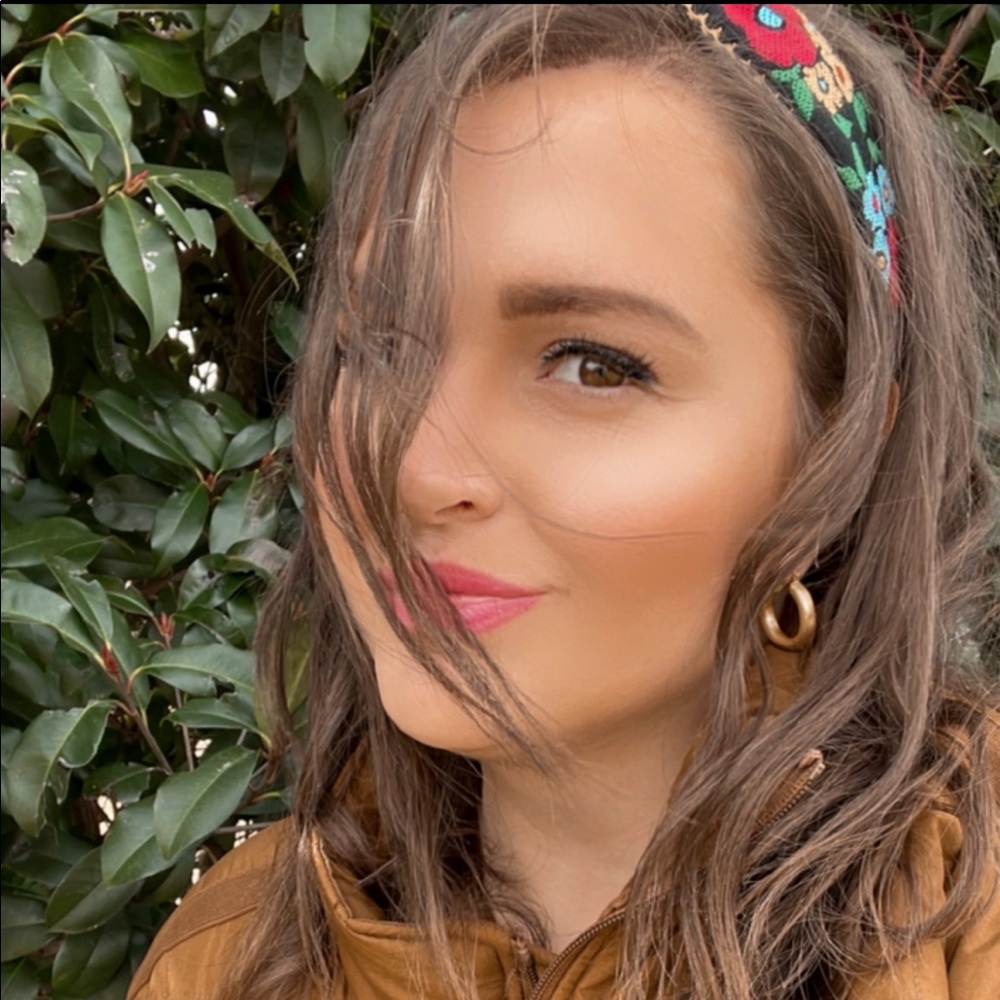 Meet your Posher, Lavinia